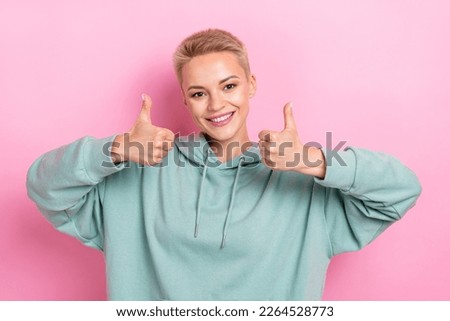 Photo portrait of cheerful satisfied cute lovely blonde hair lady thumbs up recommend new cinema good feedback like isolated on pink color background