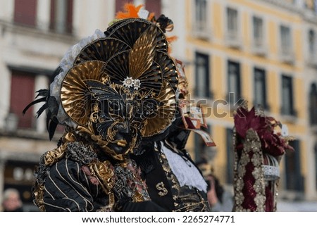 masks in the streets of Venice