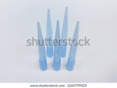 Blue micropipette tip to collect the solution
