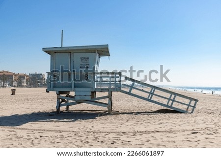 A picture of a light blue lifeguard tower on the Santa Monica State Beach.