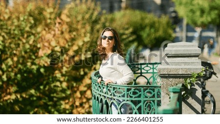 Outdoor portrait of beautiful woman wearing sunglasses