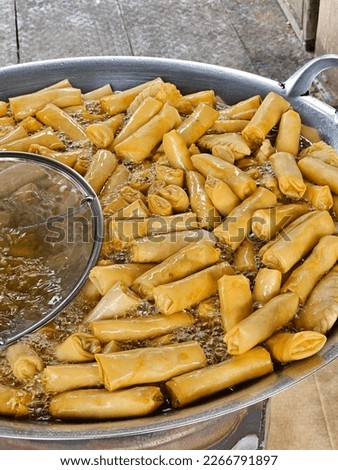 Pictures of fried spring roll sold in a restaurant.