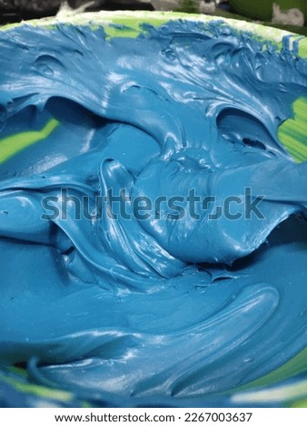 The butter cream for the cake in blue was photographed before working on the cake