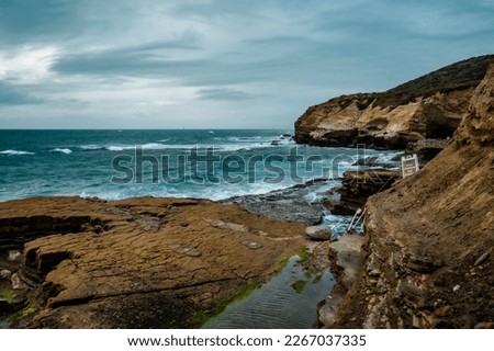 San Diego Cliffs on the pacific ocean - Dark and moody - Cloudy Day at the beach