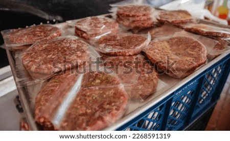preparation of a rich and delicious hamburger to share with your close friends