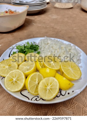 A pic of fresh lemon salad