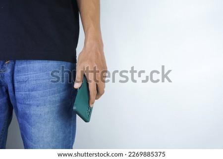 man hand holding smart phone
