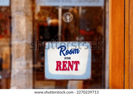 Close-up on an english open sign saying "Room for rent".