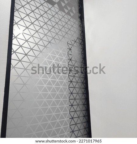 glass with a triangular pattern