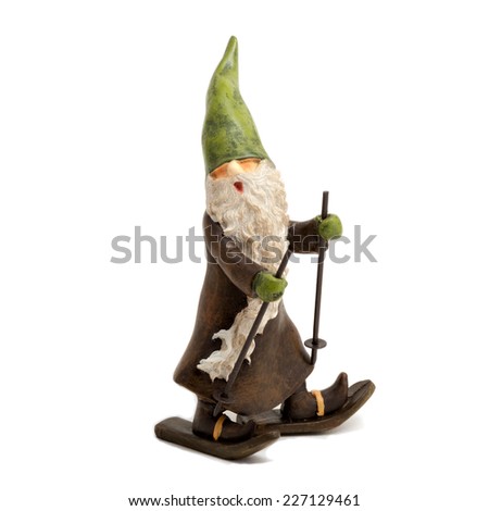Gnome in a green hat is skiing 