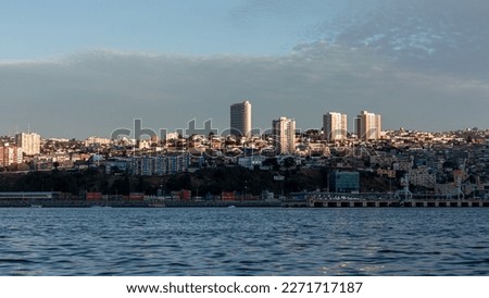 Valparaiso seen from different angles, people and architecture