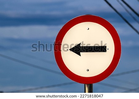 one-way traffic sign on a city street in Brazil.