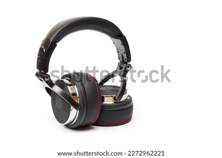 Professional studio headphones for DJs and lovers of quality music.