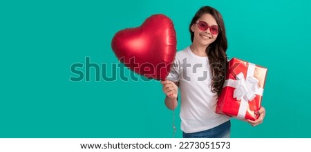 happy teen girl in sunglasses hold gift box and valentines day party heart balloon, flash sale. Kid girl with gift, horizontal poster. Banner header with copy space.