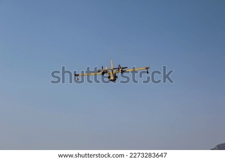 Photo of a plane on a lake