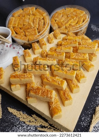 In Indonesia kaasstengels, together with nastar and putri salju are the popular kue kering ("dried cake", or cookie)