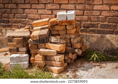 Photo a pile of bricks of an old wall.