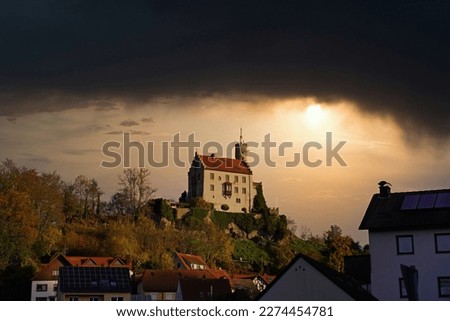 The medieval summit castle is enthroned on the mountain in Gößweinstein and can be seen from afar. The town lies at the feet of the castle and completes the picture.