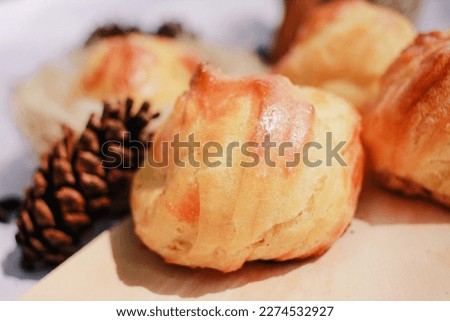 Picture of a Cake. The name is Cream puff or Sus. This Cake from France and Italy