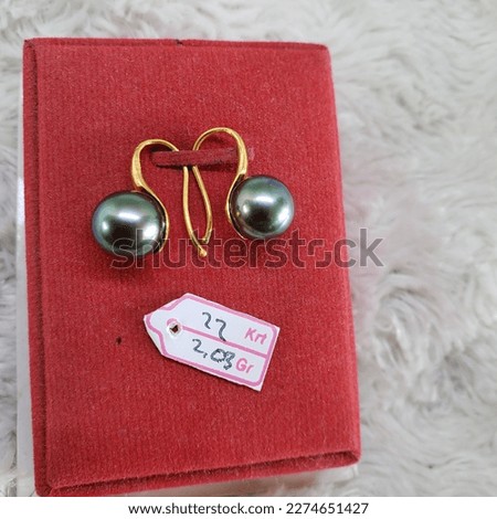 beautiful earrings combination of pearls
