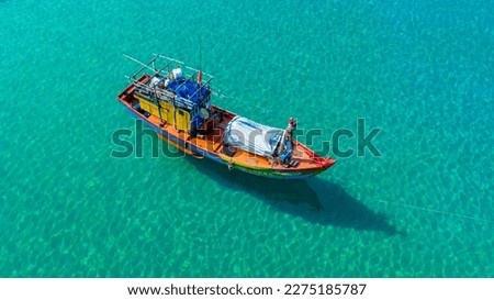 The boat returns to the dock after fishing