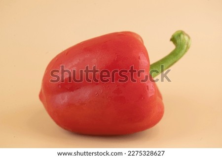 Red California sweet peppers Thai people use sweet peppers to make a variety of dishes, such as stir-fried pork with sweet peppers. Stir Fried Chicken with Cashew Nuts Stuffed bell peppers Or bring a 