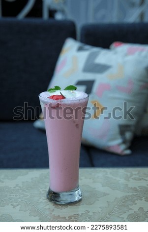 A glass of strawberry milkshake. Minuman dingin