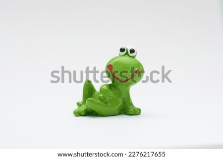 Little green ceramic smiling frog, cute and optimistic decoration 