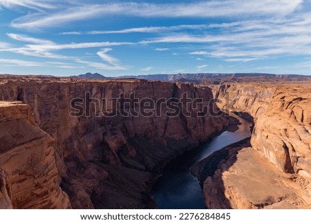 A picture of the Colorado River and the Grand Canyon landscape around next to the Horseshoe Bend.