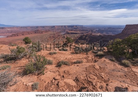 hiking the dead horse trail in dead horse point state park in utah in the usa