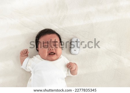 Crying baby and toy switch (3 months old, boy, Japanese). Image of back switch
