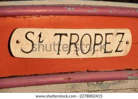 "Saint-Tropez" painted in black letters on a traditionnal boat