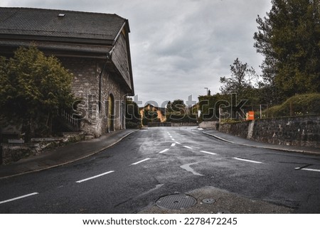 the atmosphere of a house at a fork in the road.