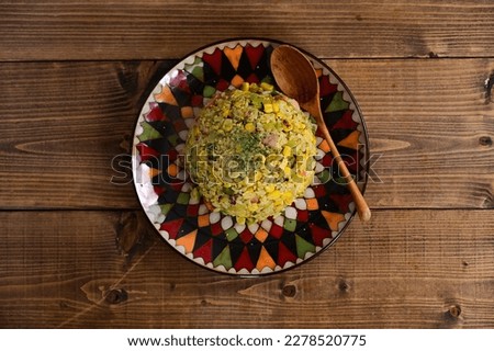 Spicy fried rice with curry flavor