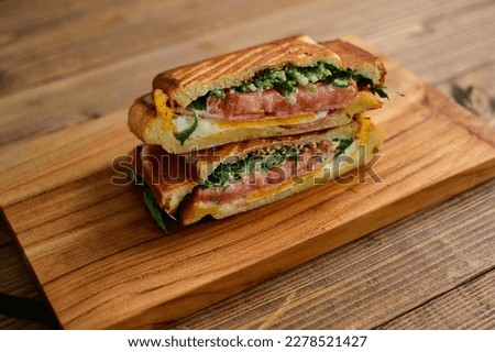 Hot Sandwich with Tomato, Potherb mustard, Egg and Bacon
