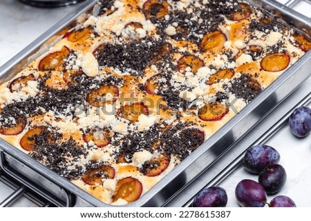 plum pie with poppy seeds and crumble