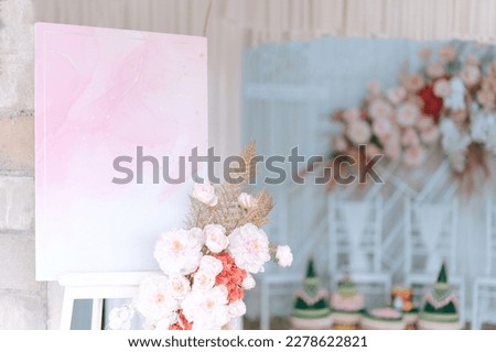 Empty figure display board on the stand for the wedding arch. Clipping path.