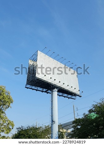 large billboard Still free from being advertised by the product was installed on the roadside in a point that is easily seen for advertising products for public relations