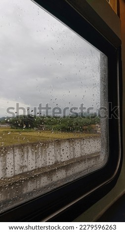 Droplet Rain in the train
