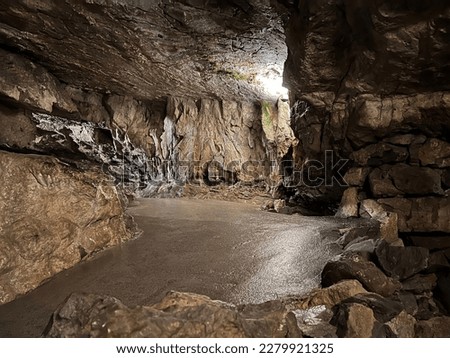 The St. Beatus caves – a natural wonder by Lake Thun (St. Beatus-Höhlen – das Naturwunder am Thunersee oder St. Beatus-Hoehlen), Interlaken - Canton of Bern, Switzerland (Schweiz)