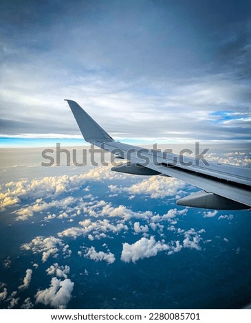 A picture of an airplane flying 