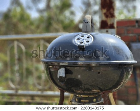photo of grill outside with closed condition