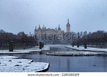 Snow Fall in the Park of the castle of Schwerin