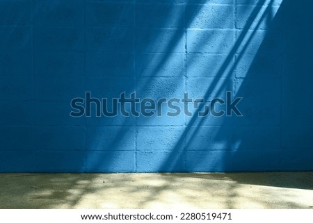 Texture, wall of blue color
gradient, with flashes of light and shadows. Graphic resource