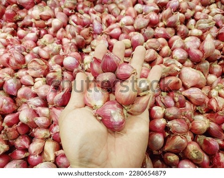 Pile of onion  in a supermarket 