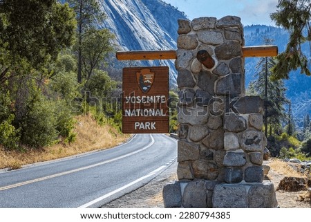 Road to The Yosemite National Park Valley and entrance sign.