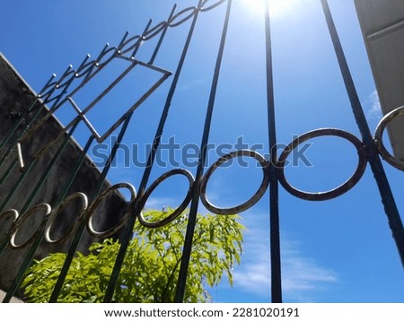 an iron fence is a defense designed to protect against external dangers, apart from being a defense of an iron fence as well as for the beauty of the house.