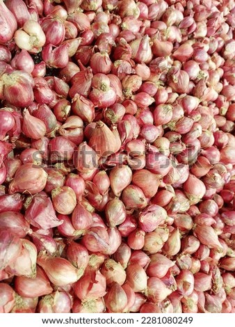 Pile of onion in a supermarket 