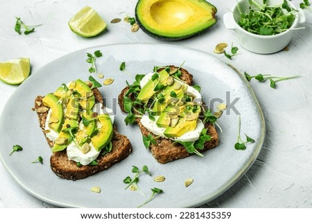 avocado toasts with cheese, Healthy fats, clean eating for weight loss,