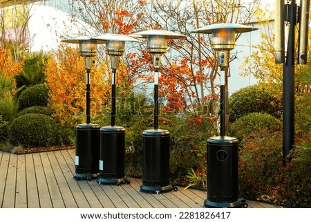 four outdoor gas stoves to heat customers in winter